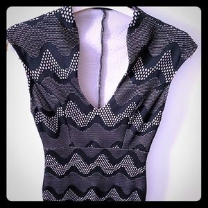 AKIRA body con dress in a slimming wavy pattern M
